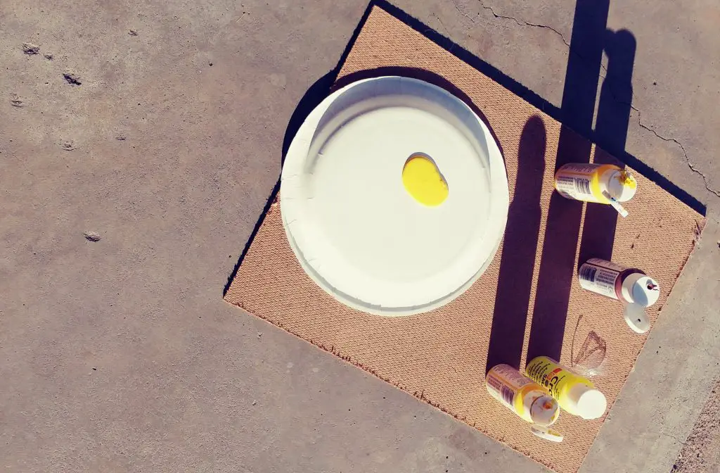 a picture of a experiment blending colors to make gold paint 