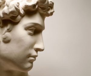 What does a pedestal fan mean